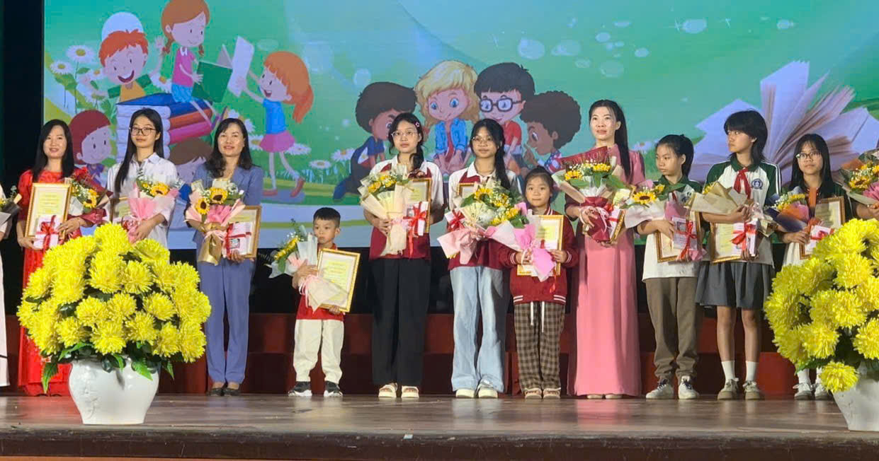 <a href='https://thkhoaichau.hungyen.edu.vn/tin-tuc/gia-dinh-doc-sach-gan-ket-yeu-thuong.html'>Gia đình đọc sách - Gắn kết yêu thương.</a>