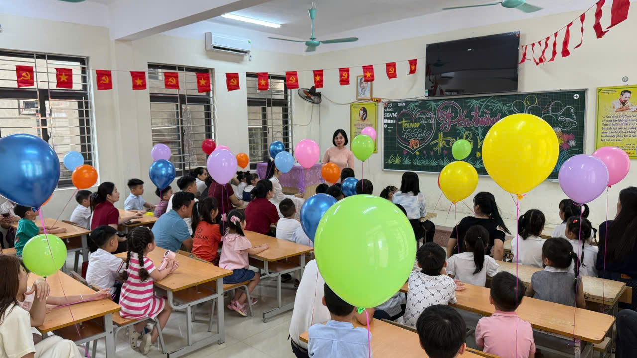 Chào mừng những “mầm non” lớp 1 bước vào hành trình mới