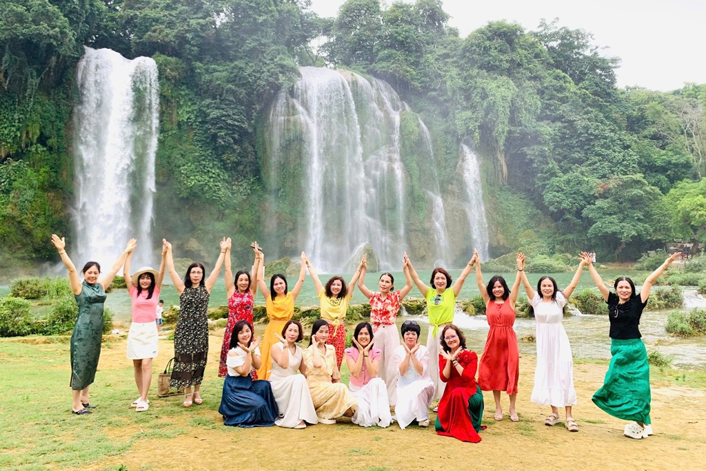 <a href='https://thkhoaichau.hungyen.edu.vn/tin-tuc/hanh-trinh-ve-nguon-day-y-nghia-cao-bang-3-ngay-2-dem.html'>Hành trình về nguồn đầy ý nghĩa – Cao Bằng 3 ngày 2 đêm</a>